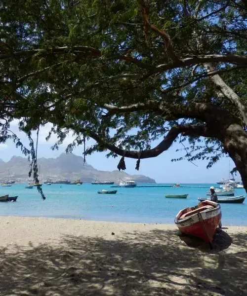 Baignade à la plage de Kiona - Cyclades - Grèce