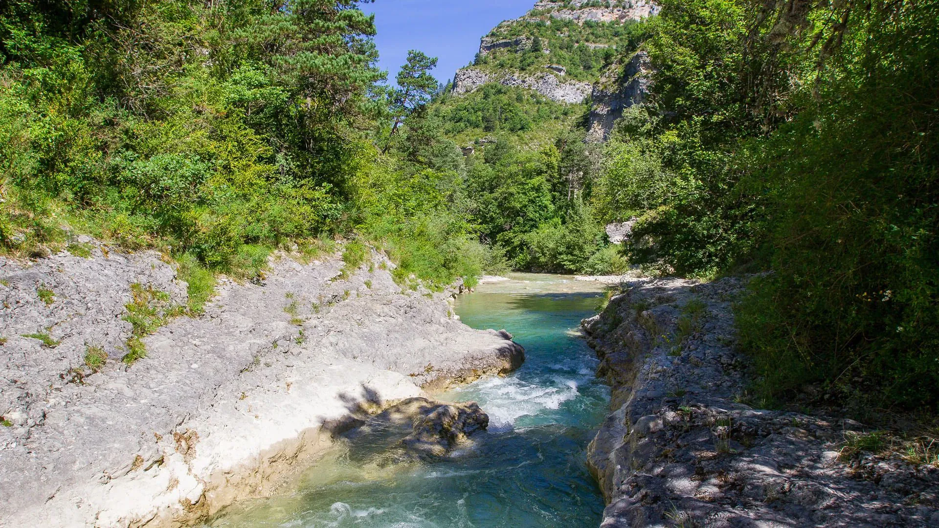 Baignade au parc des Monts d'Ardèche - France