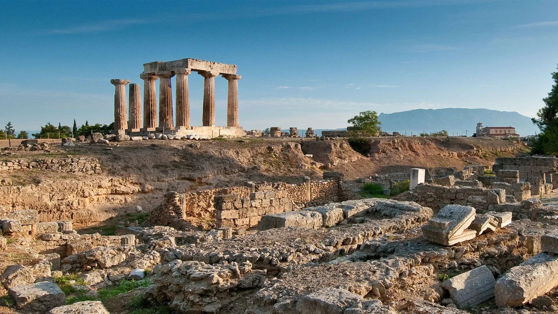 Temple Dapollon Corinthe C Adobe Stock - Grèce © Adobe Stock