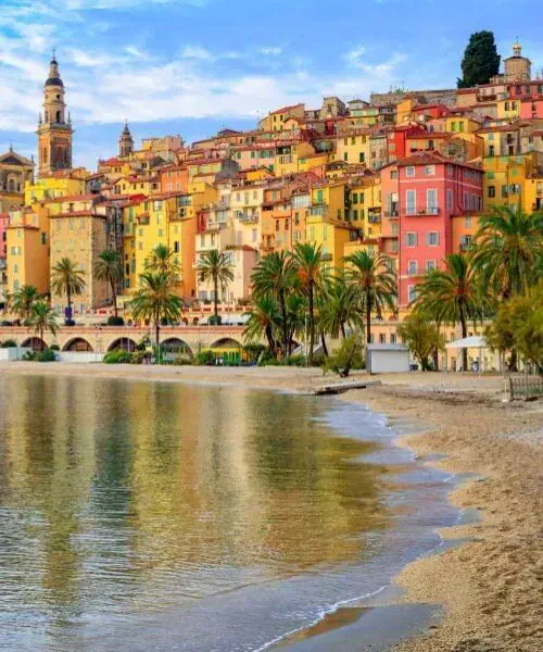 Ville et plage de Menton - Côte d'Azur - France