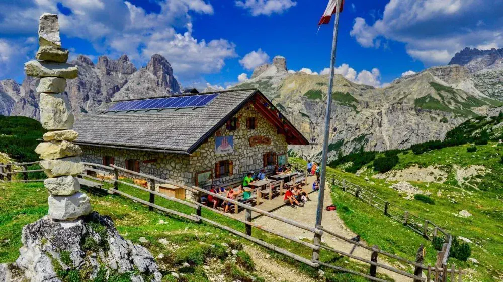 Chalets traditionnels à l'Alpe di Siusi - Dolomites - Italie