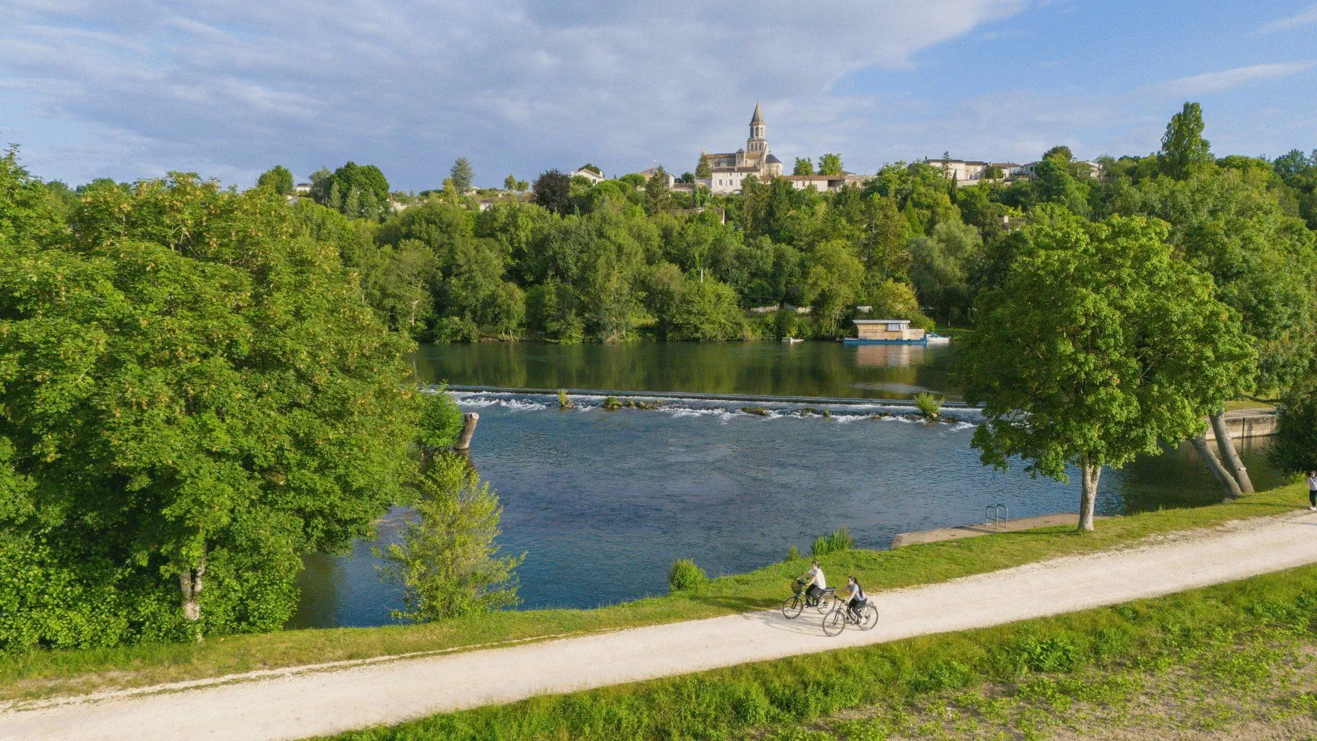 Ferme traditionnelle de Prades - Cézallier - Auvergne - France