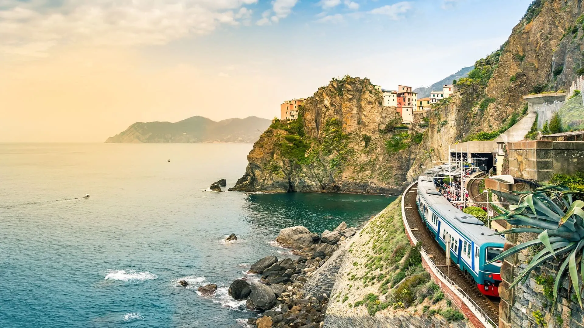 Train Cinque Terre A Manarola C Adobestock - Italie