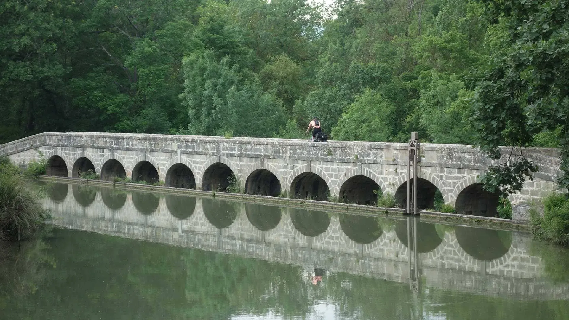 Traversee Ecluse Canal Midi - France