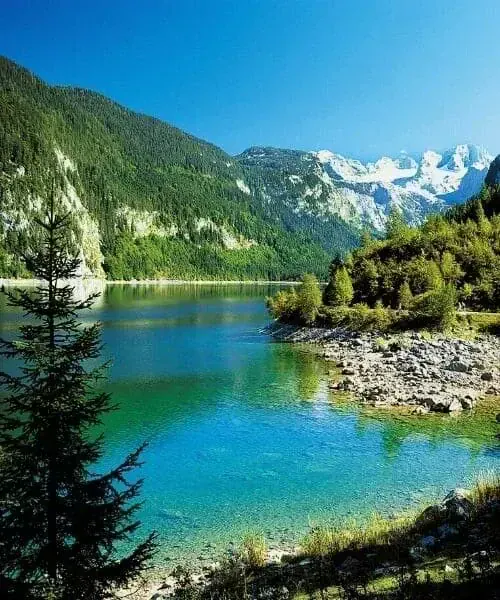 Lac de Gosau aux eaux turquoise avec le Dachstein en fond - Haute-Autriche - Autriche