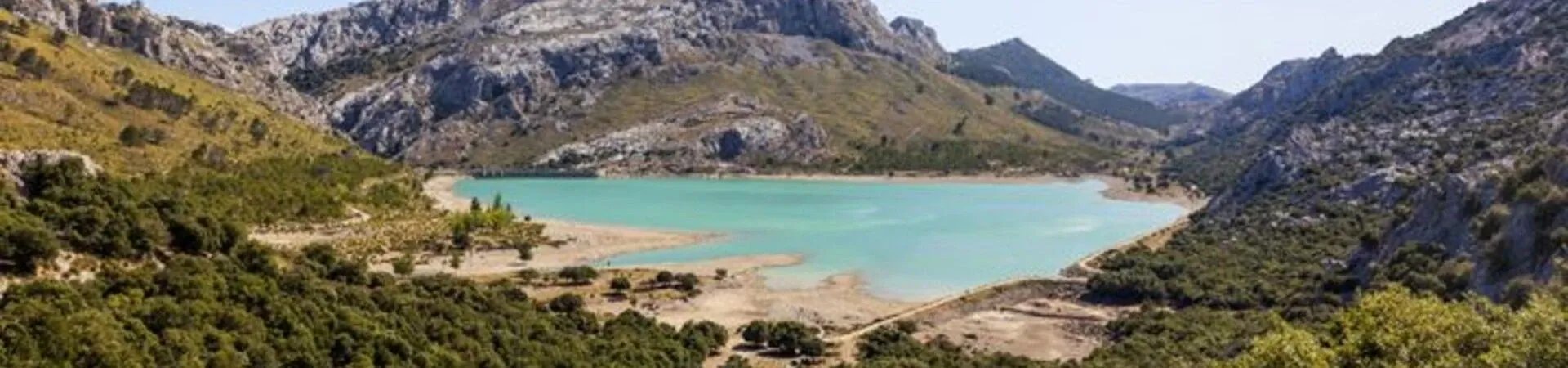 Lac Cuber turquoise et montagnes - Serra de Tramuntana - Majorque