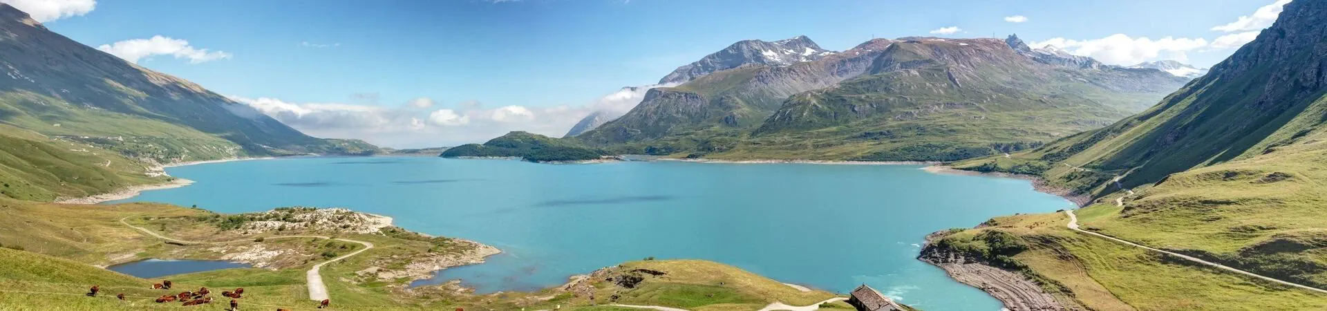 Lac du Mont-Cenis turquoise entoure de montagnes - Vanoise - Alpes