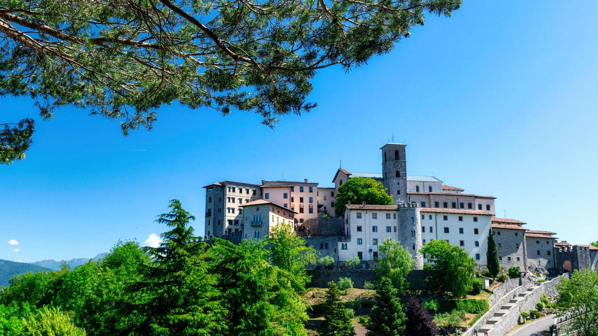 Vue Du Sanctuaire De Castelmonte - Italie