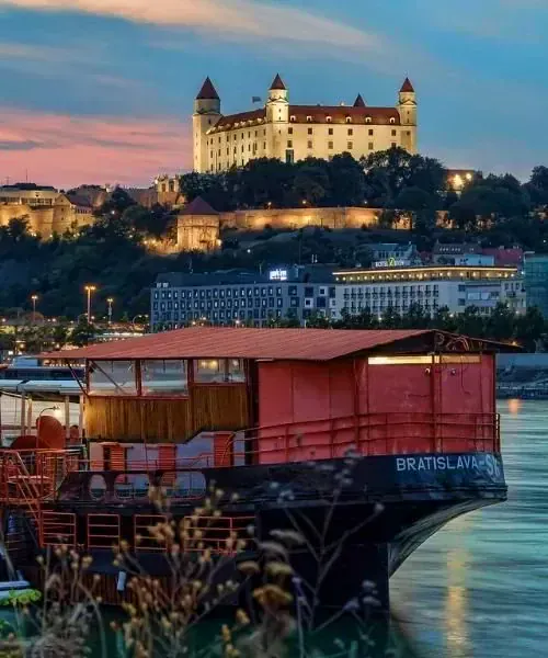 Vue de Bratislava depuis le Danube - Slovaquie