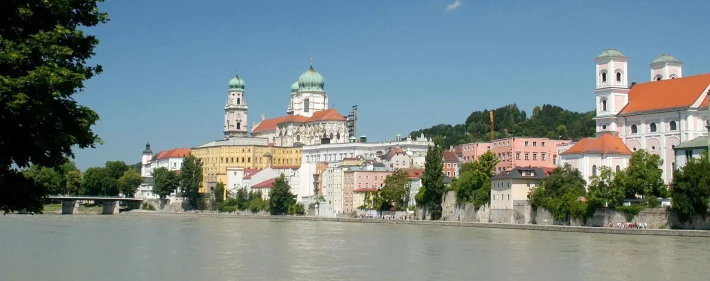 Vue de Passau depuis le Danube - Bavière - Allemagne