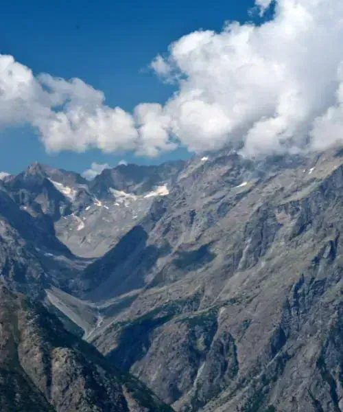 Vue sur le massif du Pelvoux depuis le col de Vallouise - Écrins - France © Peter Goodair