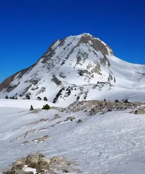 Vue sur le Grand Veymont enneigé depuis le Pas des Chatons - Vercors - France © David Praire