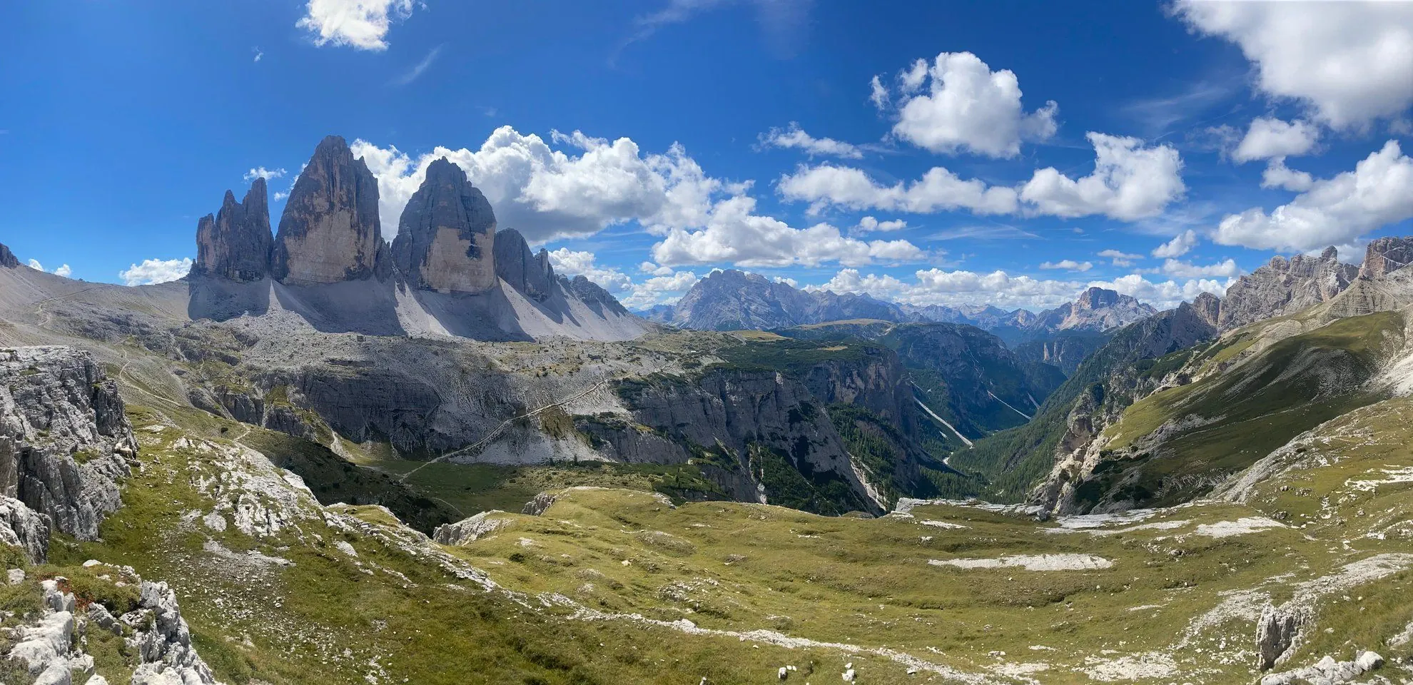 Vue sur Vernazza depuis les sentiers - Cinque Terre - Italie