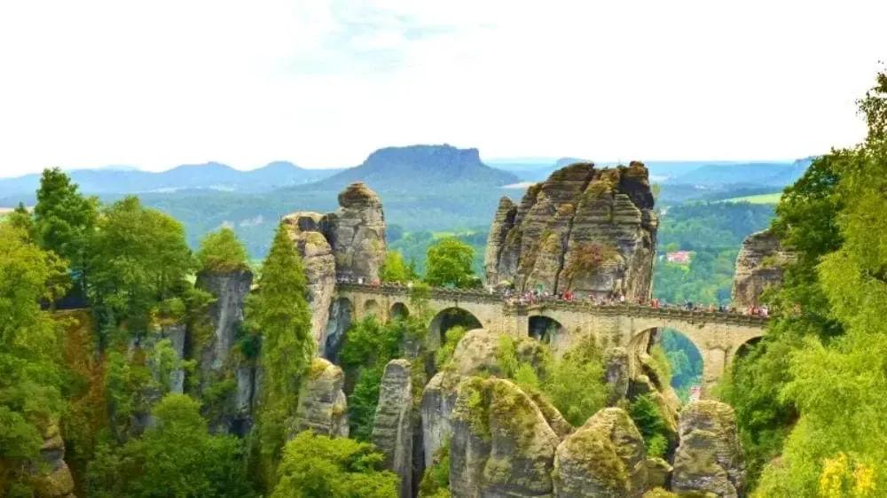 Vue Sur Le Pont De Batsai C Europe Bike Tours - Tchéquie
