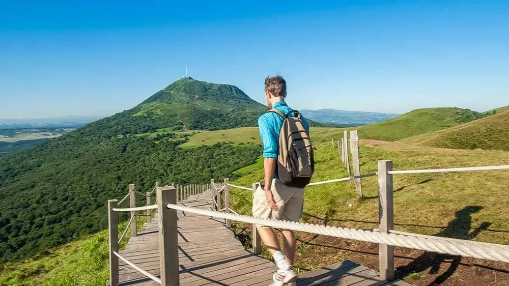Vue Sur Le Puy De Dome Depuis Le Puy Pariou C L. Olivier Auvergne Rhone Alpes Tourisme - Alpes - France