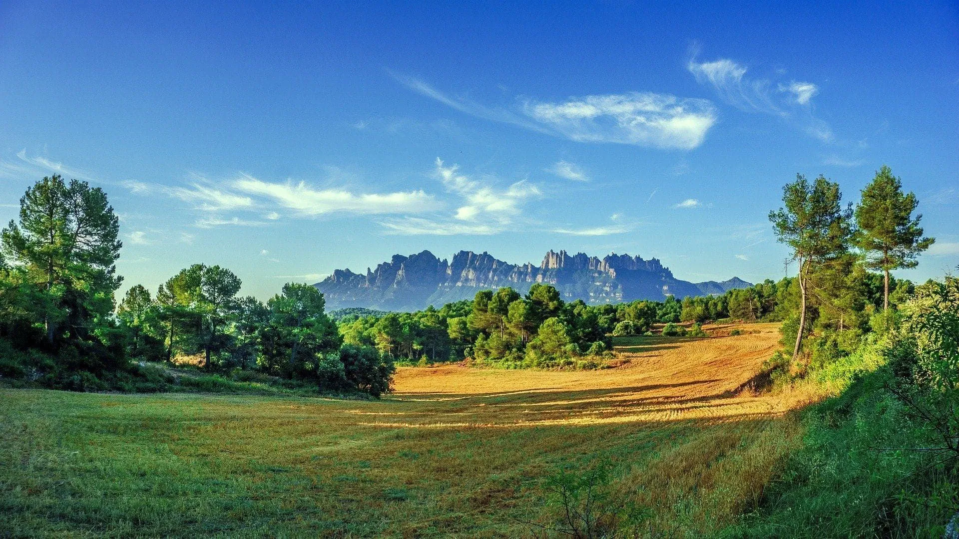 Vue Sur Les Montagnes De Montserrat Depuis La Campagne - Espagne