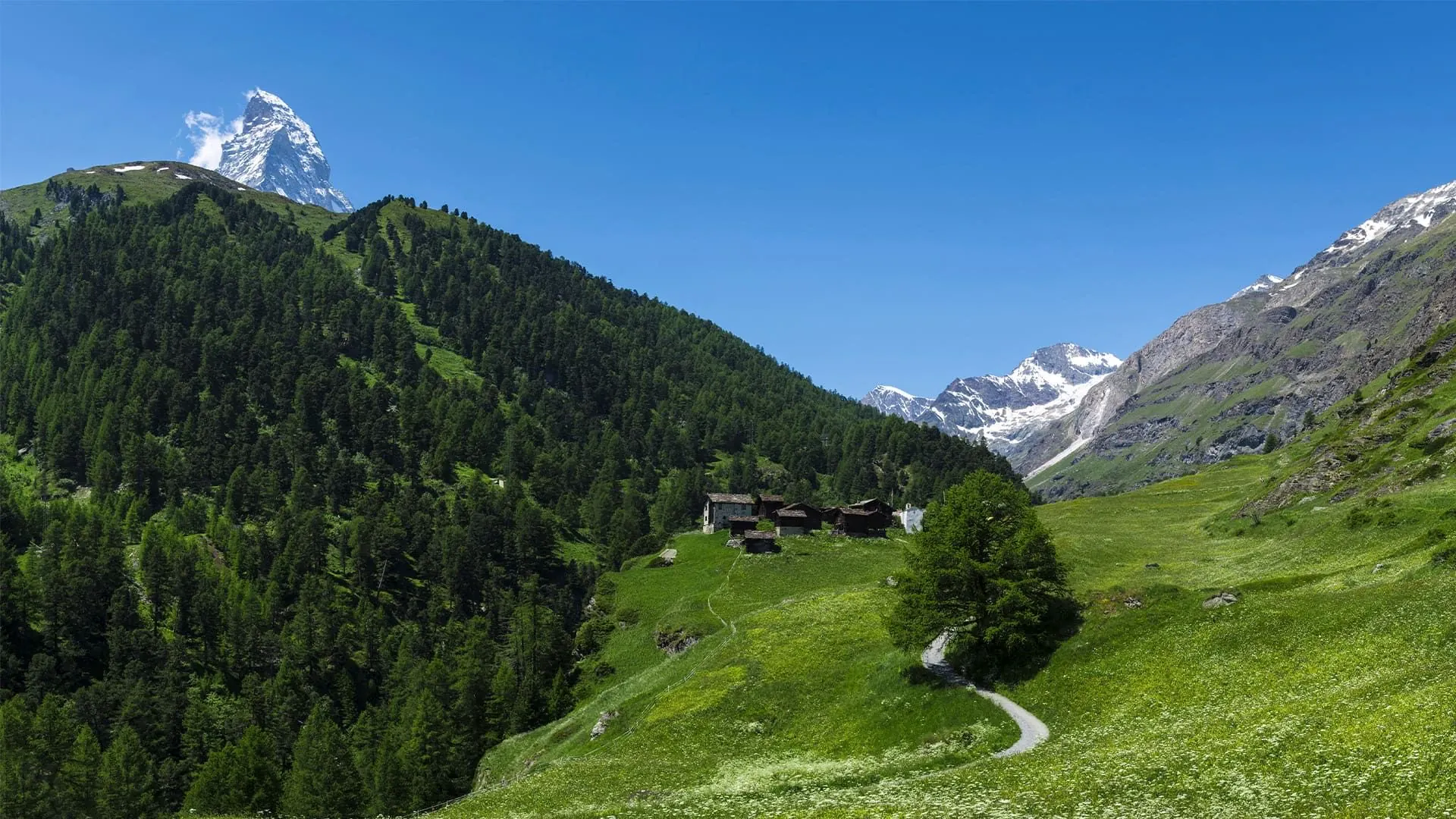 Village De Zmutt C Adobe Stock - Suisse © Adobe Stock
