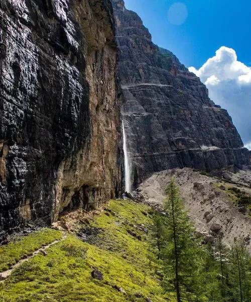 Cascade dans le massif des Tofane - Dolomites - Italie