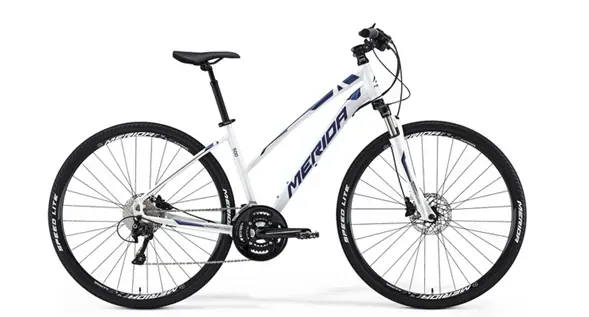 VTC blanc et bleu Merida avec freins a disque - Pouilles Italie